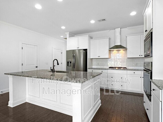 Building Photo - 128 Whaler Ave
