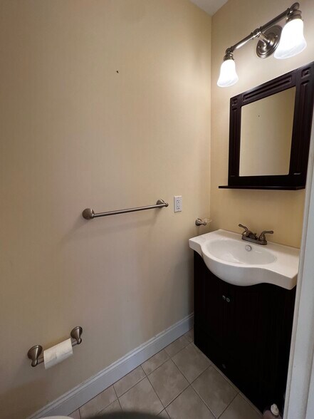 Building Photo - 54 Holton St