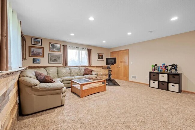 Building Photo - 2921 235th Ave NW