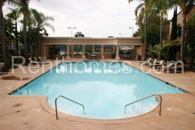 Building Photo - La Jolla/UTC, 3927 Nobel Dr #80 - Beautifu...