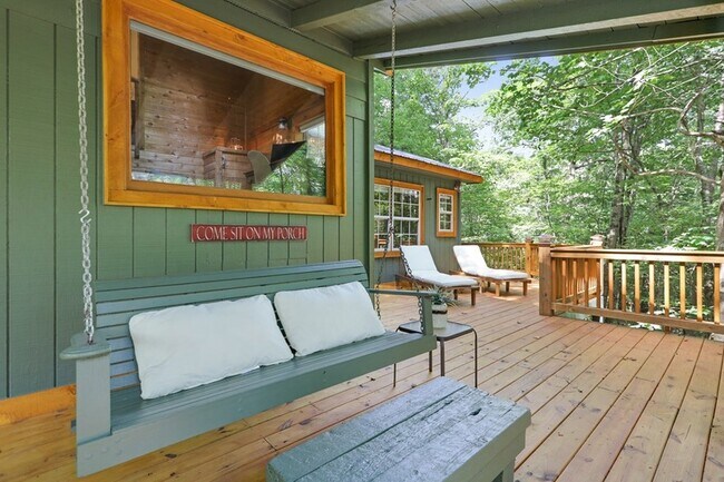 Building Photo - 166 Nantahala Pass Rd