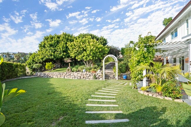 Building Photo - 6363 ZUMIREZ Dr