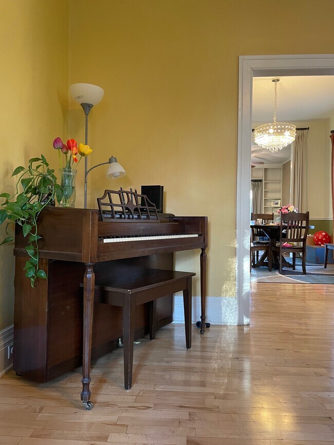 Building Photo - 211 East St