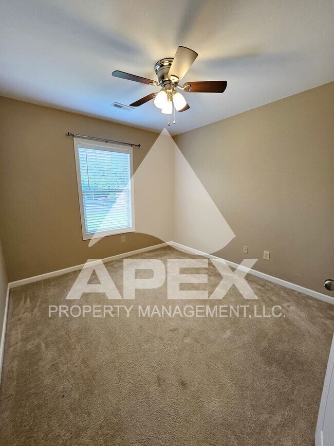 Building Photo - West Knoxville – Beautifully Upgraded - 3 ...
