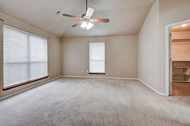 Building Photo - 2912 Edinburg Dr