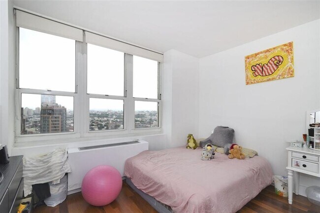 Building Photo - 88 Morgan St