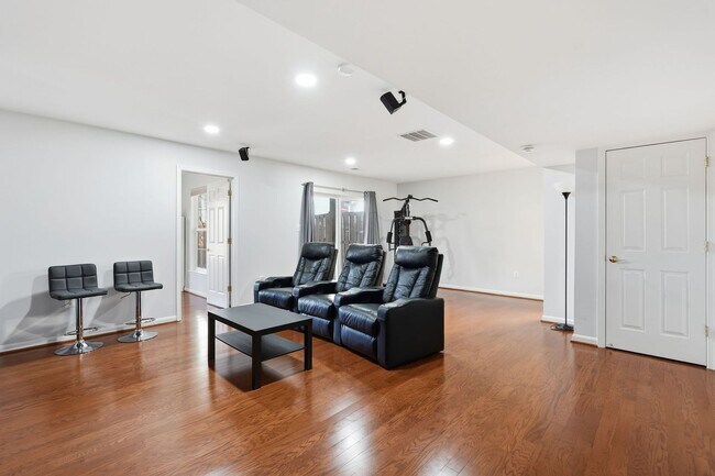 Building Photo - Located in a vibrant and highly sought after setting, this Richmond American Homes residence offe...