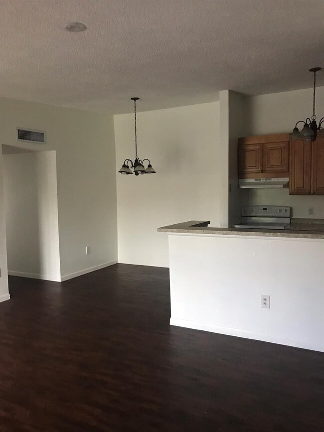 Building Photo - 819 NE 199th St