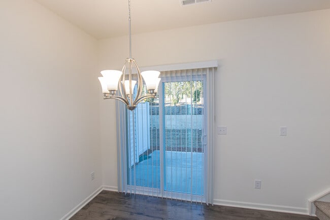 Building Photo - BEAUTIFUL 2 Bedroom in MIDLAND