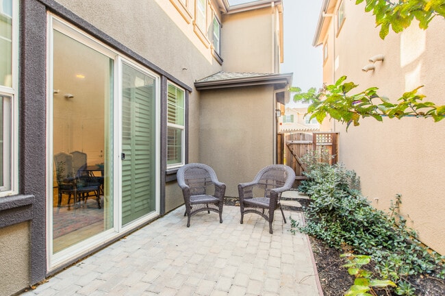 Building Photo - 1110 Healdsburg Ave