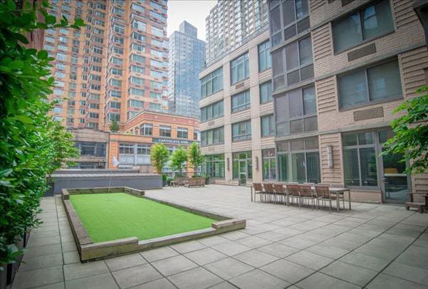 Building Photo - 800 Sixth Avenue