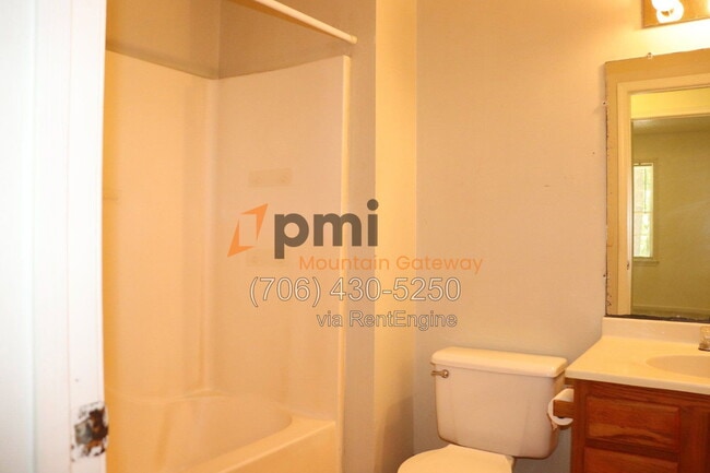 Building Photo - 48 Primrose Dr