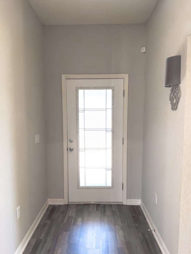 Building Photo - 4339 Swan St