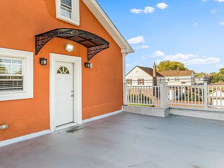 Building Photo - 116-01-116221 221st St