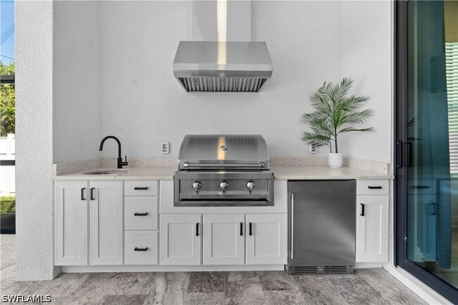 Building Photo - 551 97th Ave N