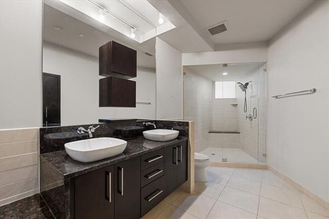 Building Photo - 2600 W 7th St