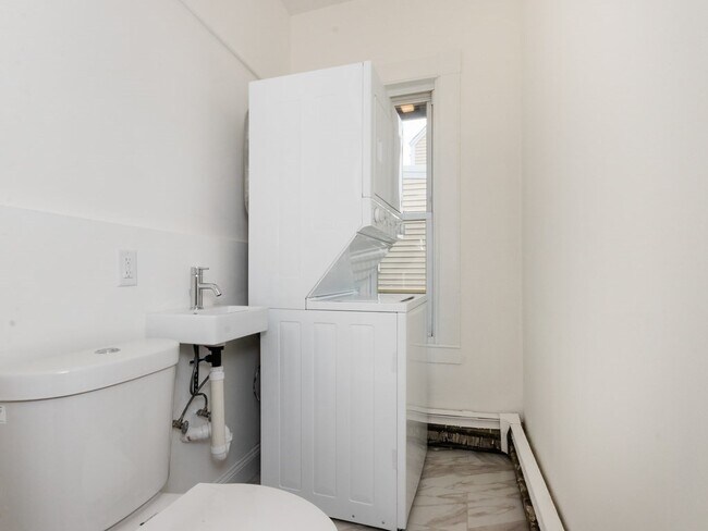 Building Photo - 319 Dorchester St