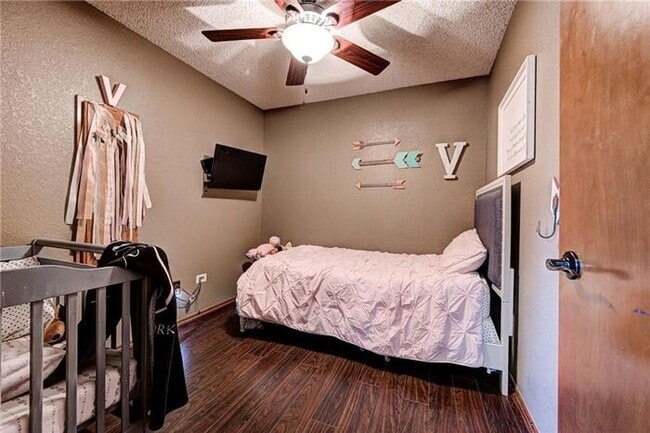 Building Photo - 3 Bed 2.5 Bath 2 Car Garage in Westmoor Ad...