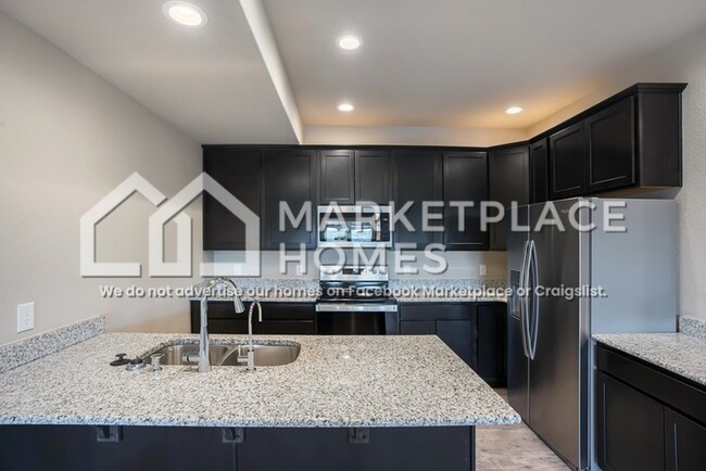 Building Photo - 6627 Rubicon Dr