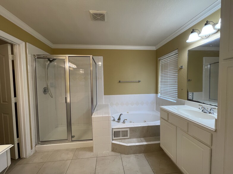 Building Photo - 6410 E Linpar Ct