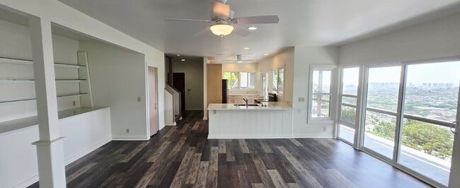 Building Photo - Large 3-Bedroom & 2-Bath Home