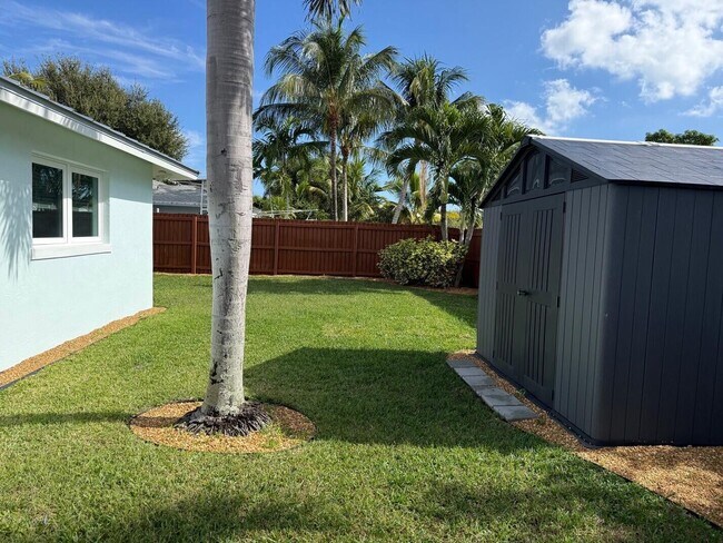 Building Photo - 1611 Treemont Ave