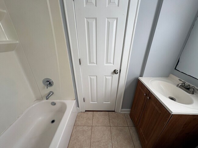 Building Photo - Charming 2 Bedroom home in Ashley Park