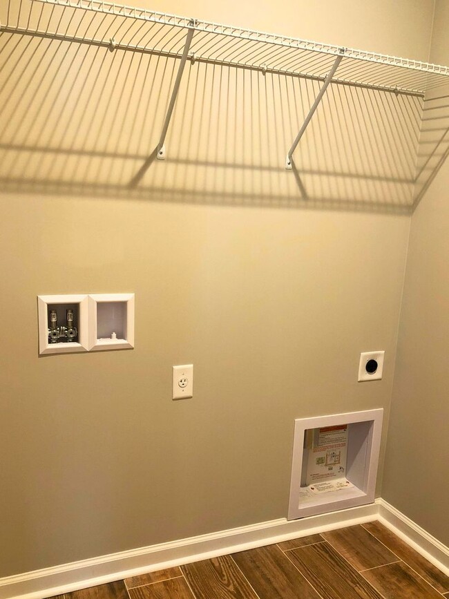 Building Photo - 3/2 with landscaping included!