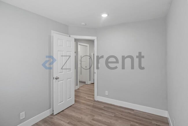 Building Photo - 26910 Manon Ave