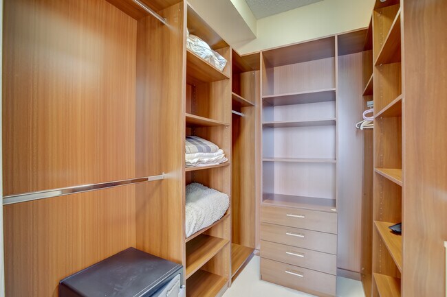 Building Photo - 17100 N Bay Rd