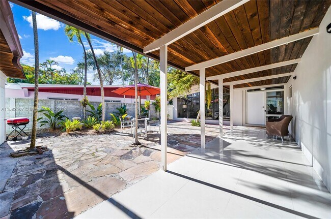 Building Photo - 2321 Tigertail Ct
