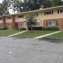 Building Photo - Chelsea Gardens