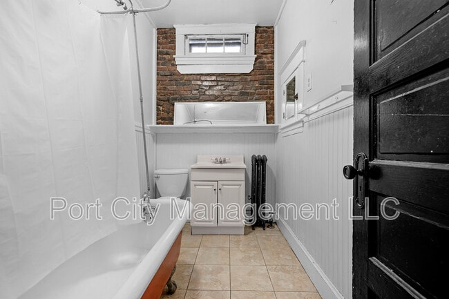 Building Photo - 4032 Roland Ave