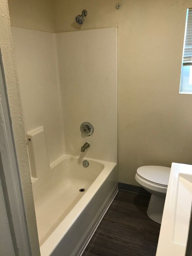 Building Photo - [HUD 1087] 2 Bedroom 2 Bathroom w/ Large Back Yard