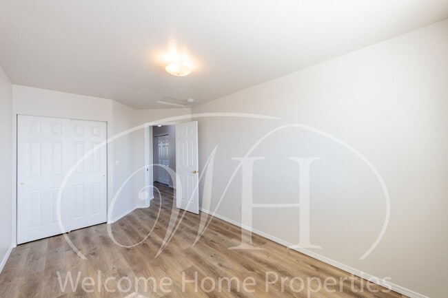 Building Photo - Enjoy the Open Floor Plan and Generous Storage in this College Place Duplex