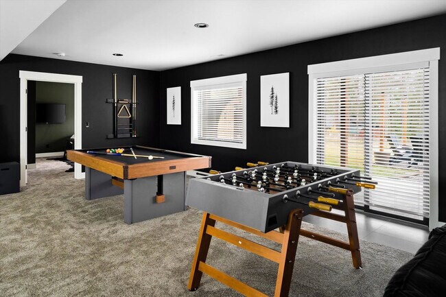 Building Photo - 323 Deer Creek Rd