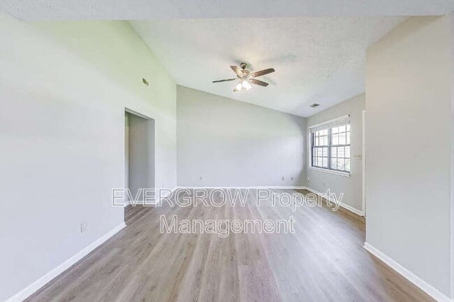 Building Photo - 29 Medina Ln