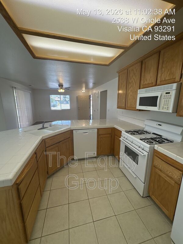 Building Photo - 2534 W Oriole Ave
