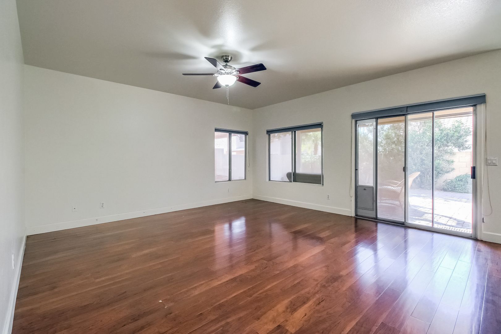 Building Photo - 417 W El Freda Rd