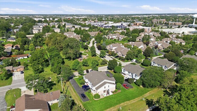 Building Photo - 16051 Laurel Dr