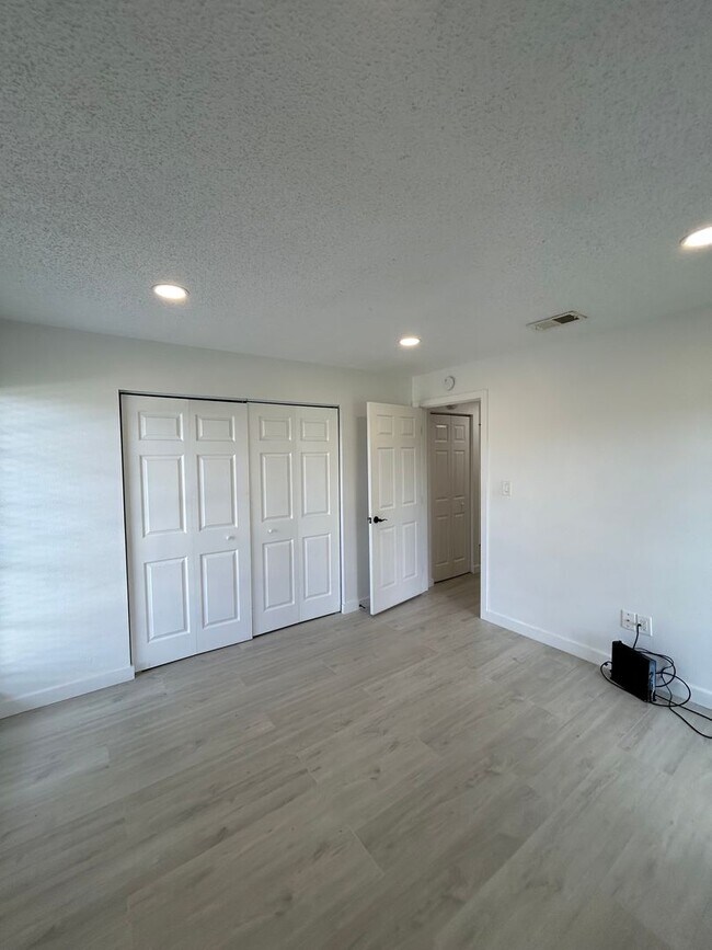 Building Photo - 2955 SE 53rd Ct