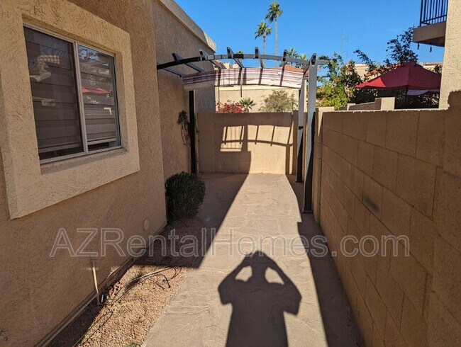 Building Photo - 10247 N 12th Pl