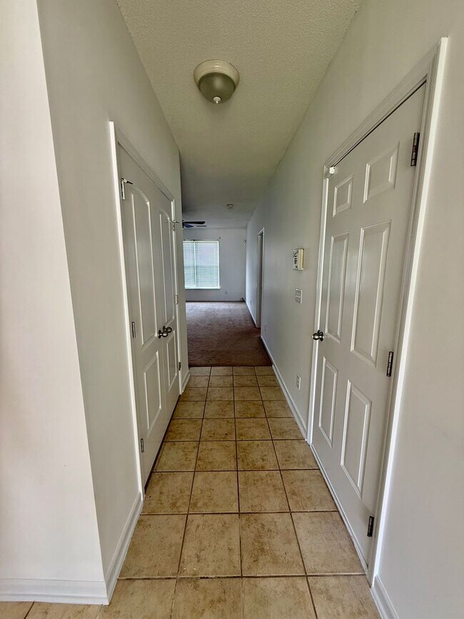 Building Photo - Three bedroom, 2 bath house in Greensboro