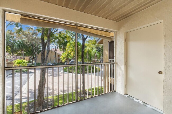 Building Photo - 1208 Coral Club Dr