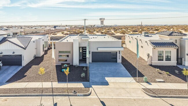 Building Photo - Beautiful East side House 4 bed-2.5 baths, part of The Overlook Casa Club that includes Swimming ...