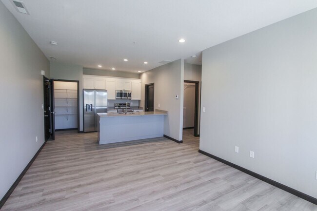 Building Photo - New! Beautiful 1 Bed, 1 Bath Accessible Ap...