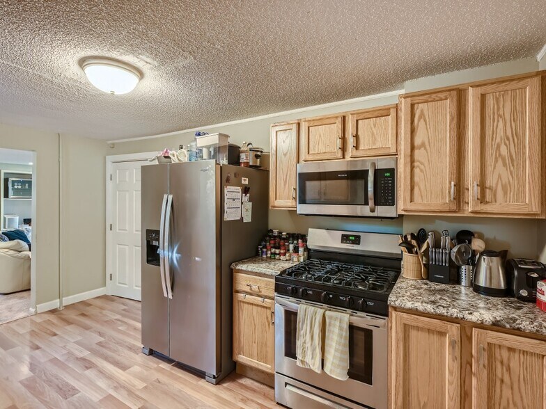 Building Photo - 431 Goodhue St