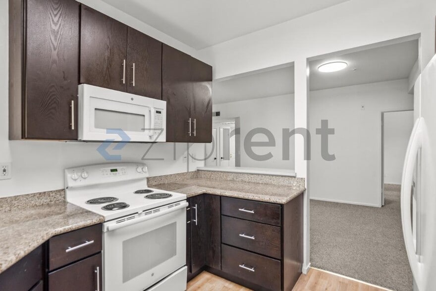 Building Photo - Unit 214