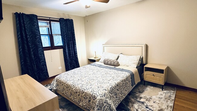 Building Photo - 9323 80th Ct