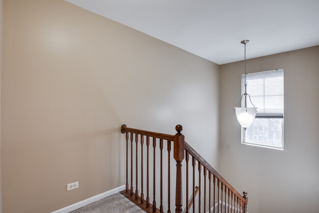 Building Photo - 417 Plaza Pl